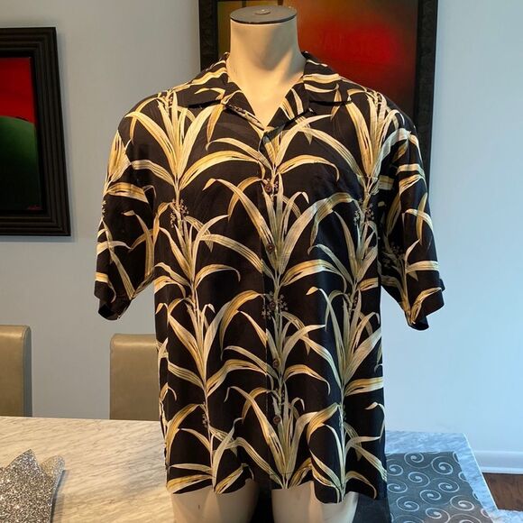 Tommy Bahama Large Casual Button Down Short Sleeve Shirt Floral Pattern - Picture 1 of 6
